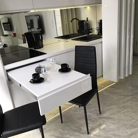 Mnh Apartman Varsó